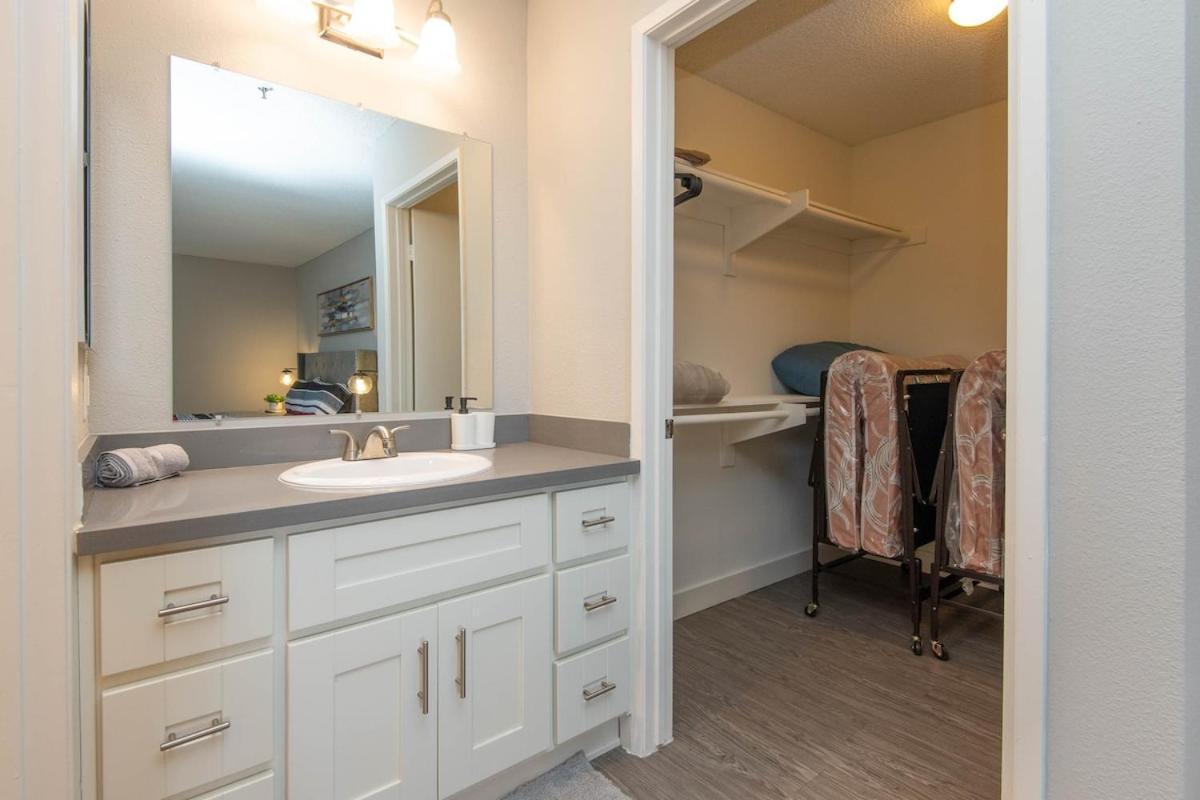 Stylish Hollywood Hideaway 1bed Rooftop Pool With Iconic View * Los Angeles